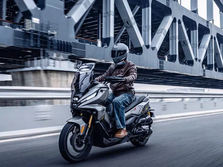 VOGE SR450 X